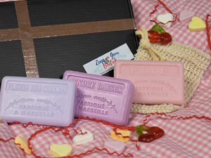 Fleur de champs, Elle, tendre baiser.